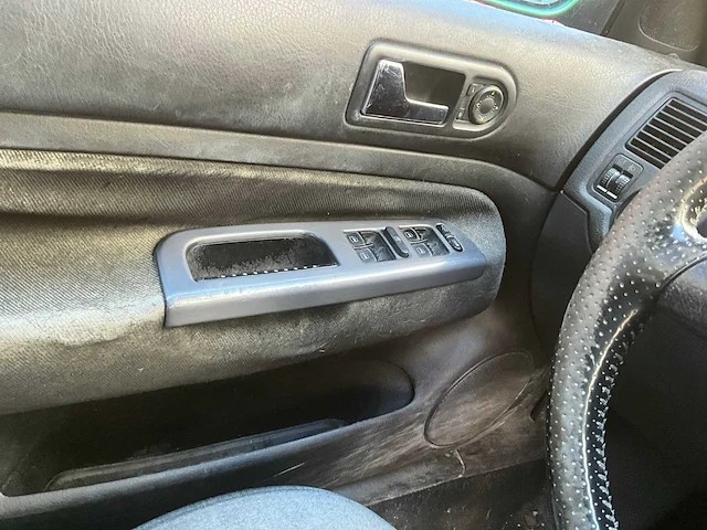 Volkswagen golf personenauto - afbeelding 11 van  11