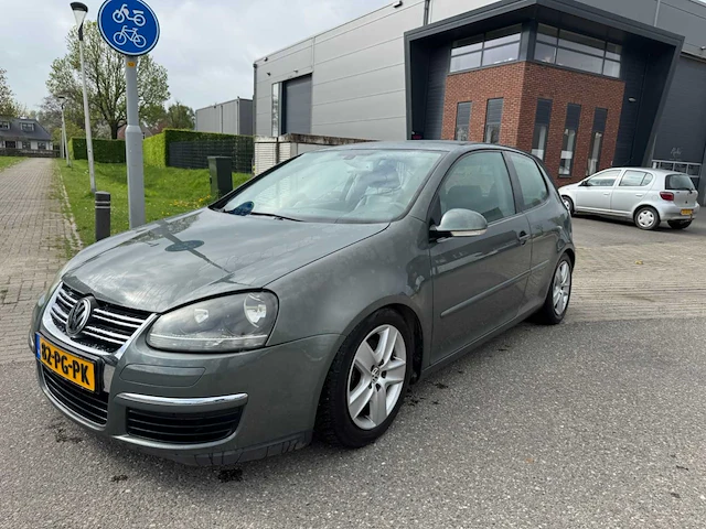 Volkswagen golf personenauto - afbeelding 1 van  14
