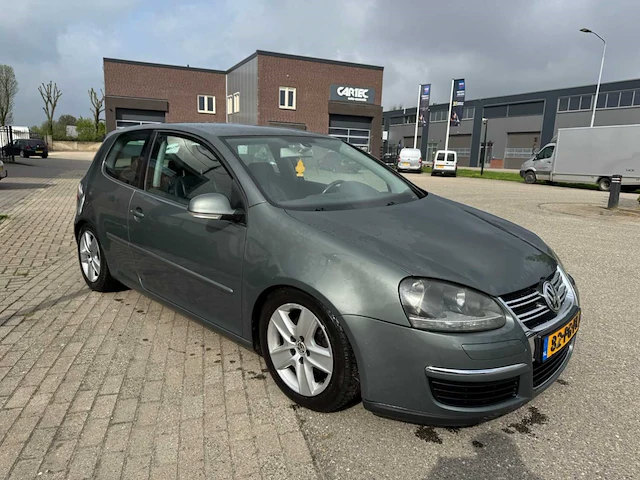 Volkswagen golf personenauto - afbeelding 8 van  14