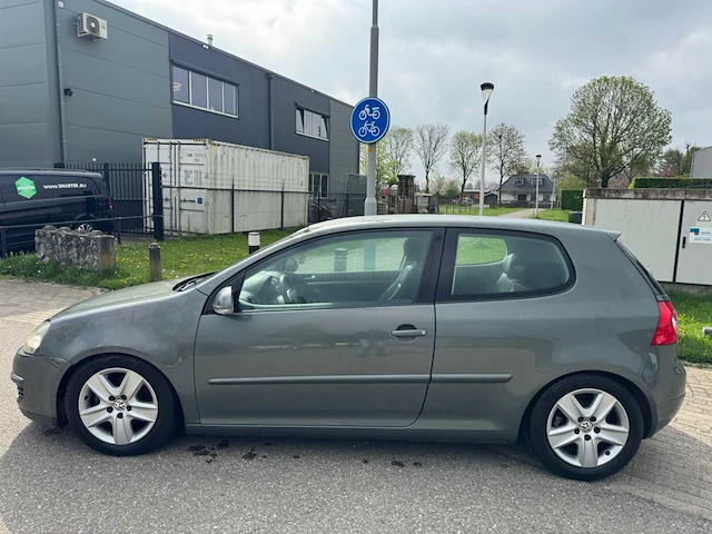 Volkswagen golf personenauto - afbeelding 9 van  14