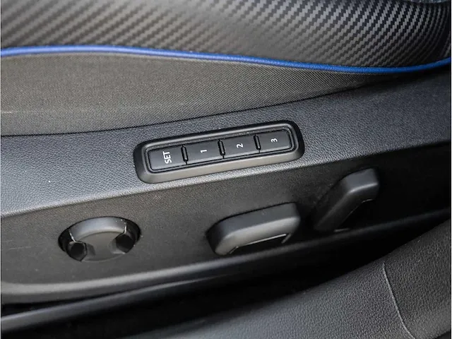 Volkswagen golf r 2.0 tsi 4motion 320pk automaat 2021 full options panodak akrapovic leer stoel ventilatie head-up - afbeelding 29 van  52