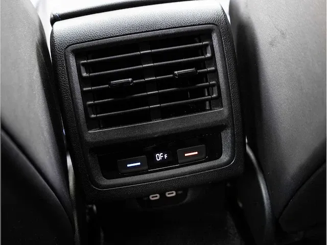 Volkswagen golf r 2.0 tsi 4motion 320pk automaat 2021 full options panodak akrapovic leer stoel ventilatie head-up - afbeelding 37 van  52