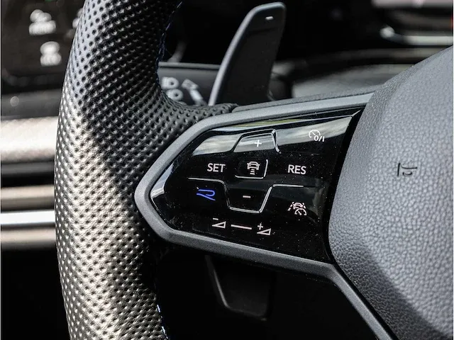 Volkswagen golf r 2.0 tsi 4motion 320pk automaat 2021 full options panodak akrapovic leer stoel ventilatie head-up - afbeelding 38 van  52