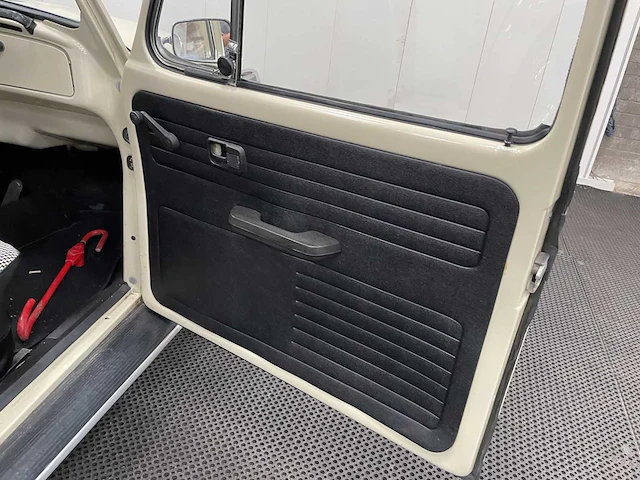 Volkswagen kever - oldtimer - 1972 - afbeelding 10 van  26