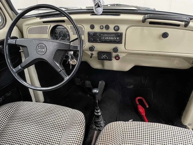 Volkswagen kever - oldtimer - 1972 - afbeelding 11 van  26