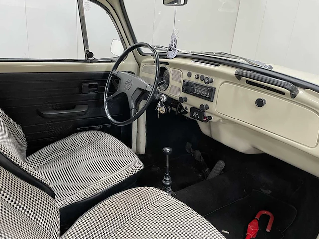 Volkswagen kever - oldtimer - 1972 - afbeelding 12 van  26