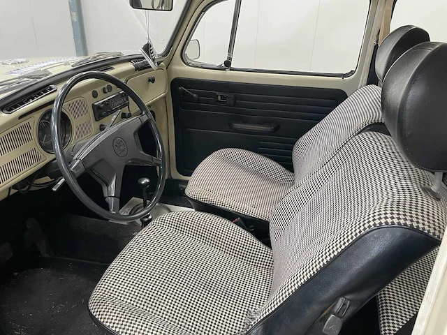 Volkswagen kever - oldtimer - 1972 - afbeelding 17 van  26