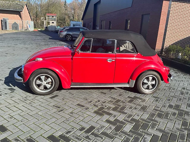 Volkswagen kever cabriolet oldtimer - afbeelding 11 van  18