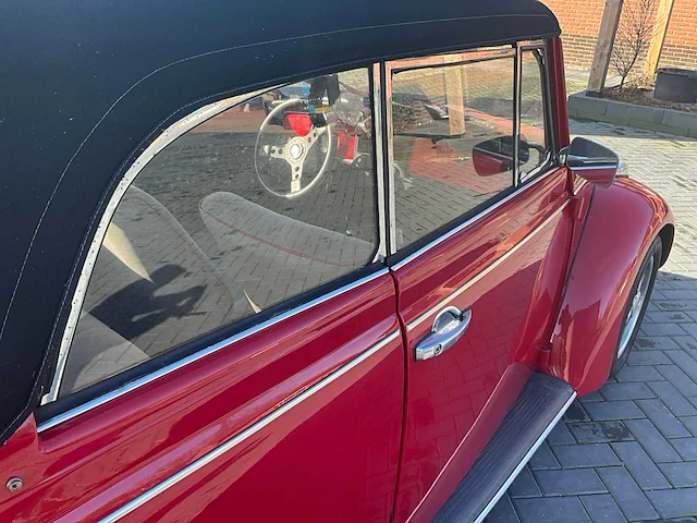 Volkswagen kever cabriolet oldtimer - afbeelding 15 van  18