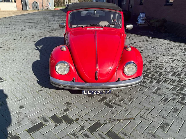 Volkswagen kever cabriolet oldtimer - afbeelding 16 van  18