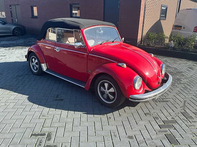 Volkswagen kever cabriolet oldtimer - afbeelding 17 van  18