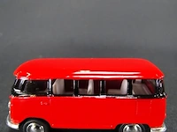 Volkswagen microbus (1962) rood zwart - afbeelding 2 van  5