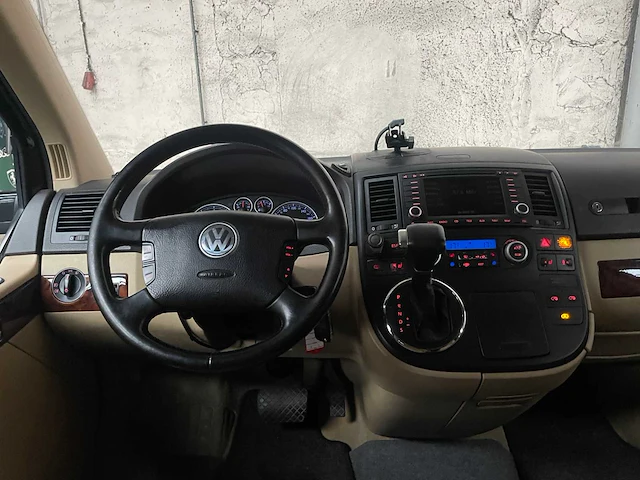 Volkswagen multivan 3.2 v6 235pk (transporter t5) 2005 youngtimer - afbeelding 14 van  46