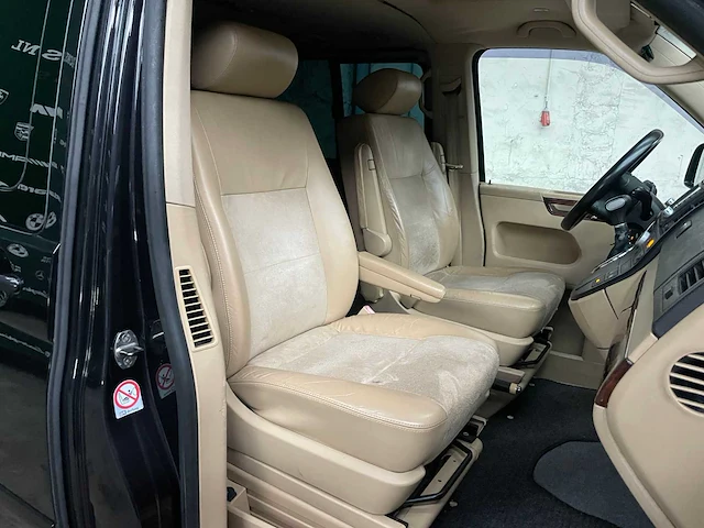 Volkswagen multivan 3.2 v6 235pk (transporter t5) 2005 youngtimer - afbeelding 36 van  46