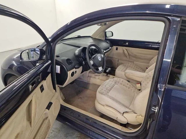 Volkswagen new beetle 2.0 highline, 31-zp-fj - afbeelding 11 van  14