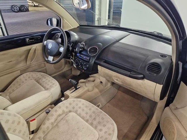 Volkswagen new beetle 2.0 highline, 31-zp-fj - afbeelding 12 van  14