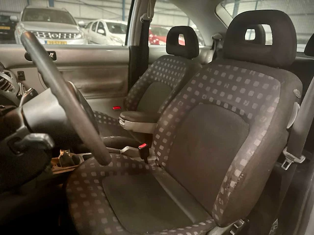 Volkswagen new beetle 2.0 highline, 43-dd-dk - afbeelding 10 van  12