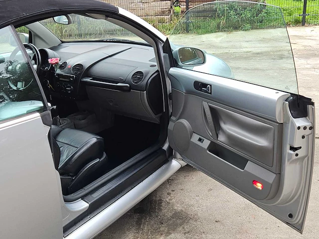 Volkswagen new beetle cabrio 1.6 'highline', 76-rkv-5 - afbeelding 8 van  44