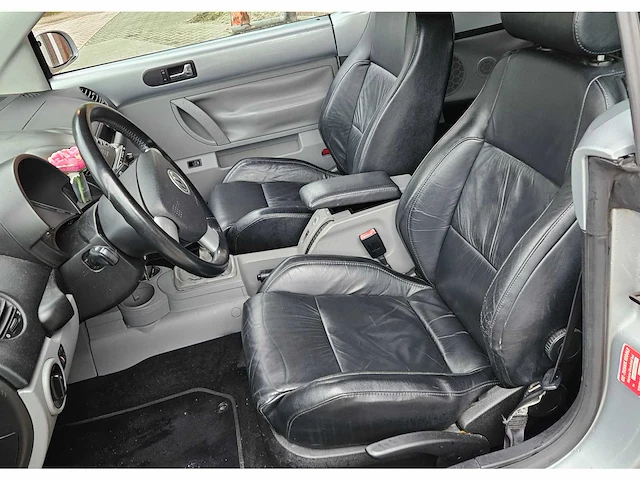Volkswagen new beetle cabrio 1.6 'highline', 76-rkv-5 - afbeelding 22 van  44