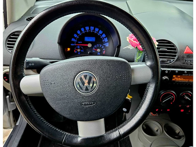 Volkswagen new beetle cabrio 1.6 'highline', 76-rkv-5 - afbeelding 30 van  44