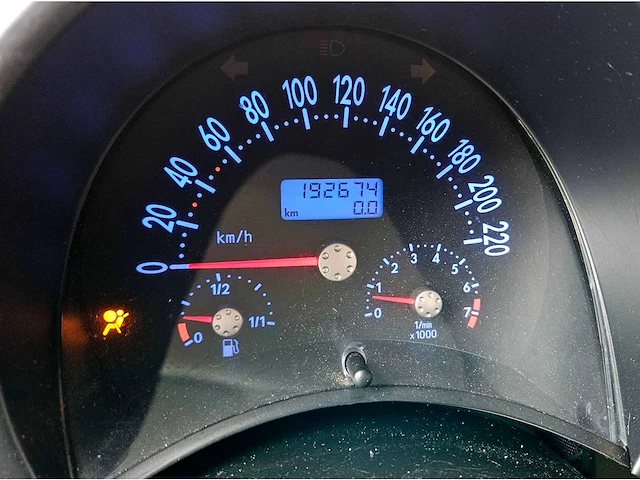 Volkswagen new beetle cabrio 1.6 'highline', 76-rkv-5 - afbeelding 31 van  44