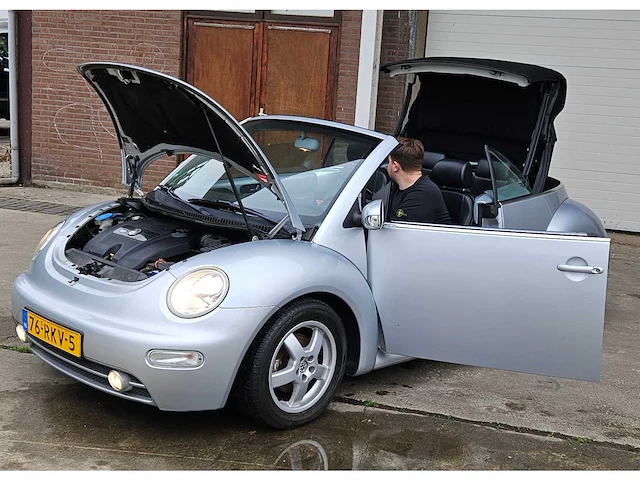 Volkswagen new beetle cabrio 1.6 'highline', 76-rkv-5 - afbeelding 32 van  44