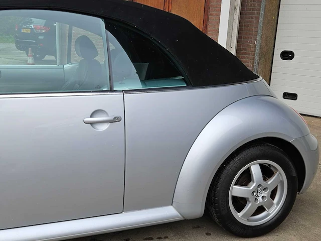 Volkswagen new beetle cabrio 1.6 'highline', 76-rkv-5 - afbeelding 44 van  44
