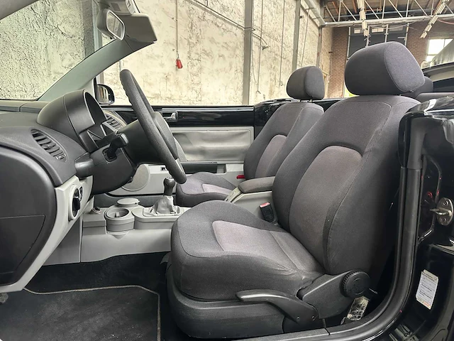 Volkswagen new beetle cabriolet 1.4 turijn 75pk 2003, th-271-j - afbeelding 21 van  34