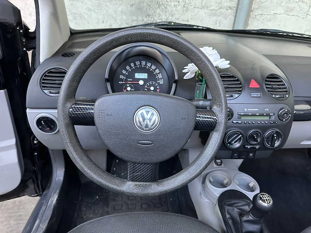 Volkswagen new beetle cabriolet 1.6 102pk 2003, 75-gnv-4 - afbeelding 10 van  40