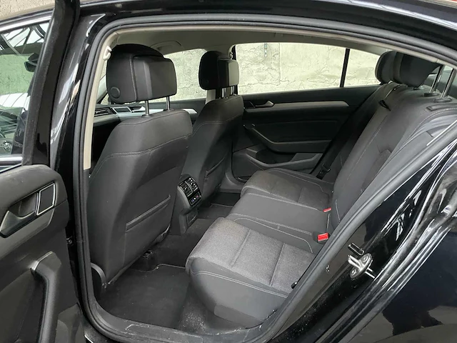 Volkswagen passat 1.5 tsi cl bns 150pk 2019, zh-522-v - afbeelding 24 van  48