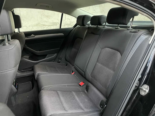Volkswagen passat 1.5 tsi cl bns 150pk 2019, zh-522-v - afbeelding 27 van  48