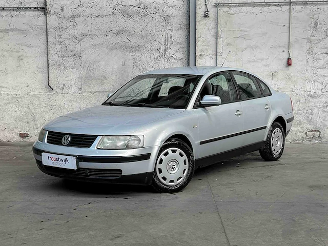 Volkswagen passat 1.9 tdi trendline 90pk 2000, 06-fd-ff - afbeelding 1 van  36