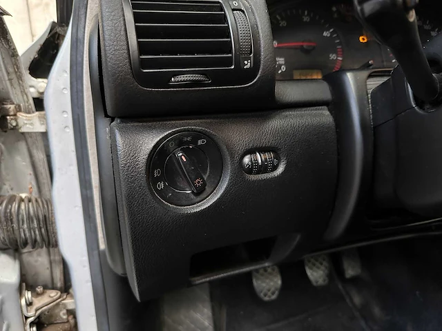 Volkswagen passat 1.9 tdi trendline 90pk 2000, 06-fd-ff - afbeelding 13 van  36