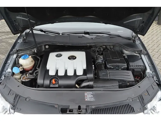 Volkswagen passat 2.0 tdi | 2006 | 90-ptl-9 | - afbeelding 24 van  46