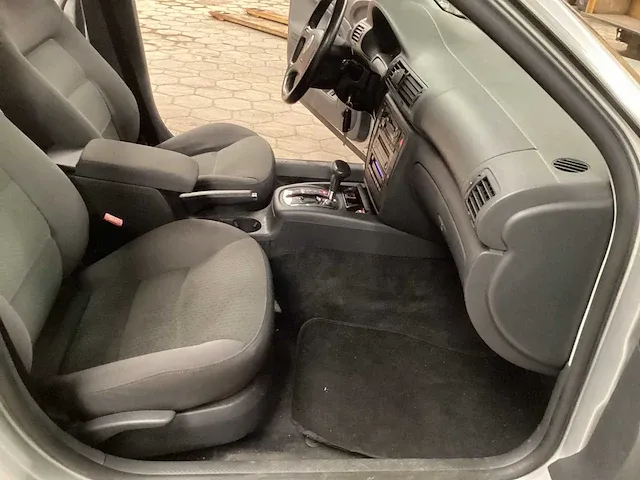 Volkswagen passat tdi personenauto - afbeelding 10 van  16