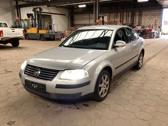 Volkswagen passat tdi personenauto - afbeelding 5 van  16