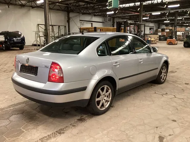 Volkswagen passat tdi personenauto - afbeelding 11 van  16