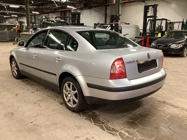 Volkswagen passat tdi personenauto - afbeelding 9 van  16