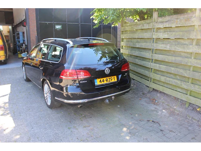 Volkswagen passat tsi met kenteken 44-rzf-1. margevoertuig. datum eerste toelating 24-08-2011. - afbeelding 12 van  21