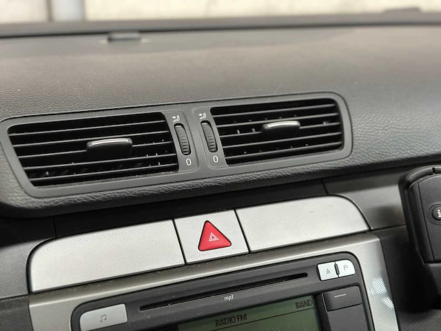 Volkswagen passat variant 2.0 fsi comfortl.bns 150pk 2007, 55-tz-xv - afbeelding 16 van  47