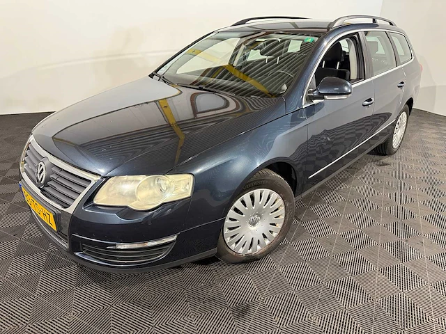 Volkswagen passat variant 2.0 fsi comfortline, 83-ts-hz - afbeelding 1 van  13