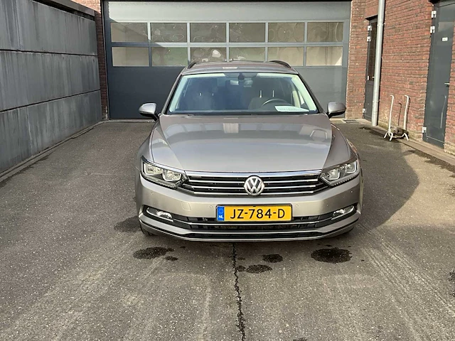 Volkswagen passat variant 2.0 tdi business edition r. - personenauto - afbeelding 10 van  17