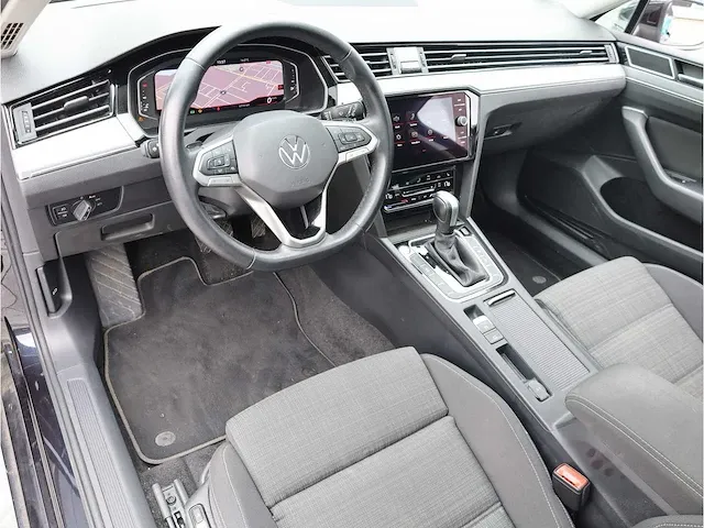 Volkswagen passat variant 2.0 tsi automaat 2021 panoramadak virtual cockpit 360°camera dodehoeksensor - afbeelding 3 van  39