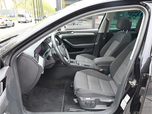 Volkswagen passat variant 2.0 tsi automaat 2021 panoramadak virtual cockpit 360°camera dodehoeksensor - afbeelding 4 van  39