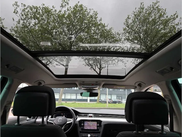 Volkswagen passat variant 2.0 tsi automaat 2021 panoramadak virtual cockpit 360°camera dodehoeksensor - afbeelding 9 van  39