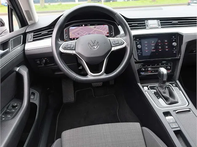 Volkswagen passat variant 2.0 tsi automaat 2021 panoramadak virtual cockpit 360°camera dodehoeksensor - afbeelding 10 van  39
