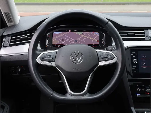 Volkswagen passat variant 2.0 tsi automaat 2021 panoramadak virtual cockpit 360°camera dodehoeksensor - afbeelding 11 van  39