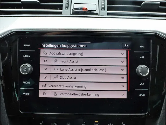 Volkswagen passat variant 2.0 tsi automaat 2021 panoramadak virtual cockpit 360°camera dodehoeksensor - afbeelding 18 van  39
