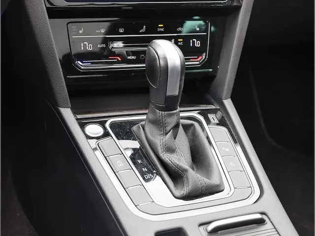 Volkswagen passat variant 2.0 tsi automaat 2021 panoramadak virtual cockpit 360°camera dodehoeksensor - afbeelding 20 van  39