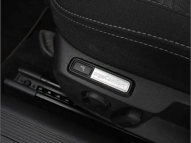Volkswagen passat variant 2.0 tsi automaat 2021 panoramadak virtual cockpit 360°camera dodehoeksensor - afbeelding 26 van  39